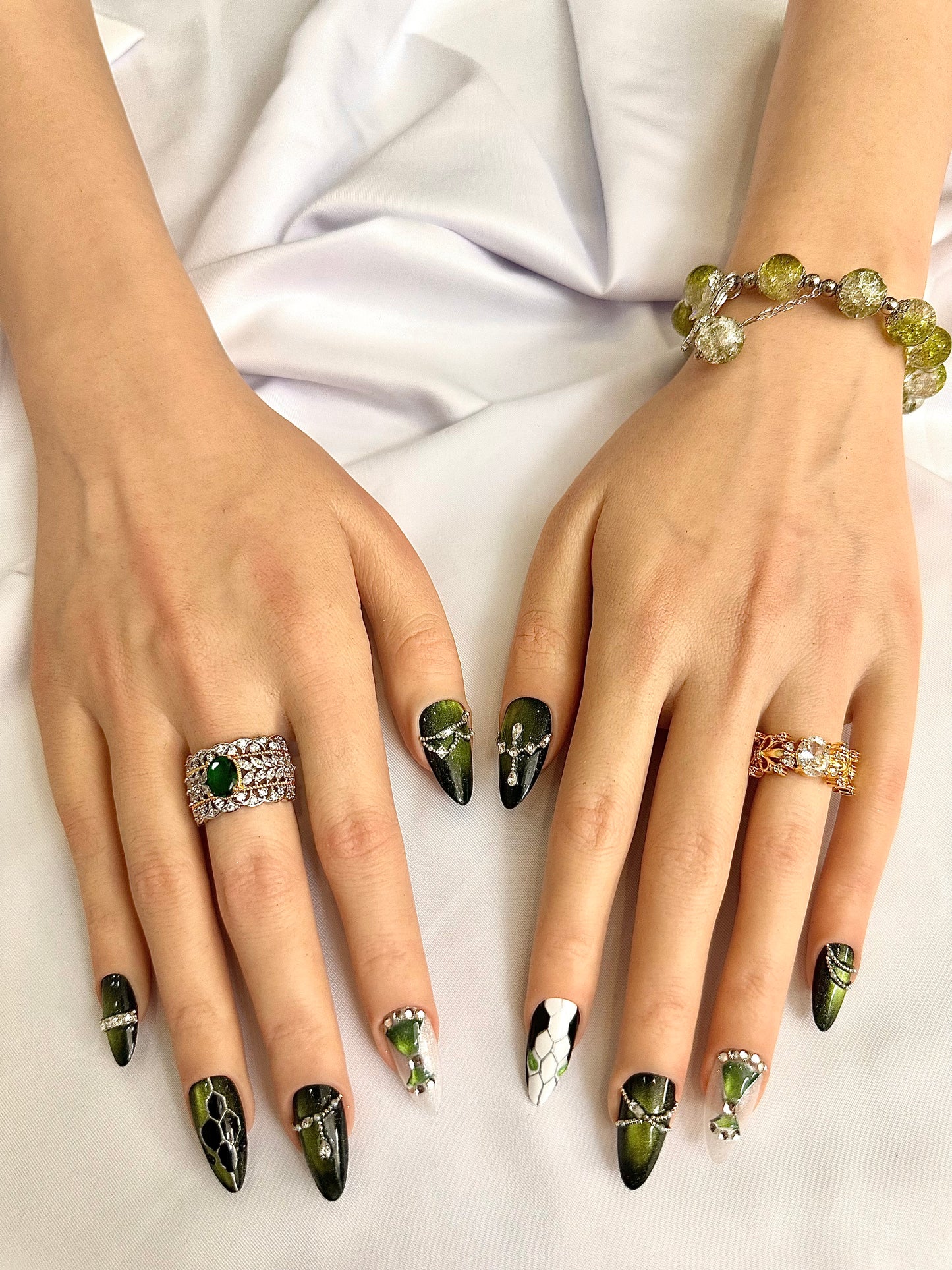 A404 寶格麗蛇頭美甲-綠